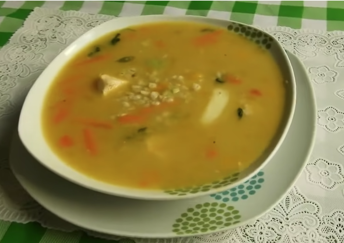 Ensalada de pimientos asados atún y huevo con sopa de trigo (karlos)